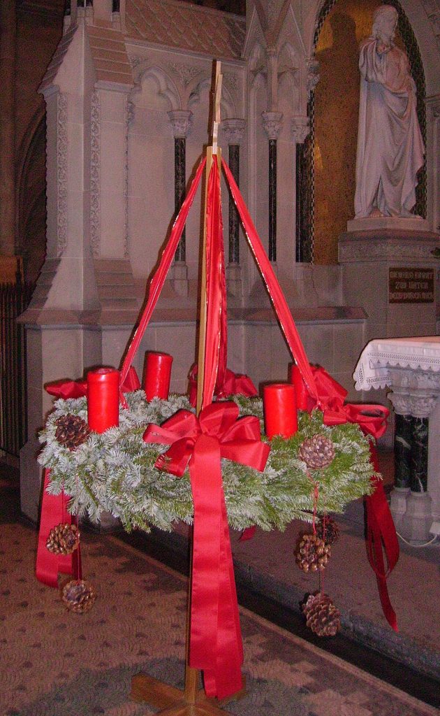 “Gedaechtniskirche Speyer Adventskranz“. Licensed under Public domain via Wikimedia Commons.